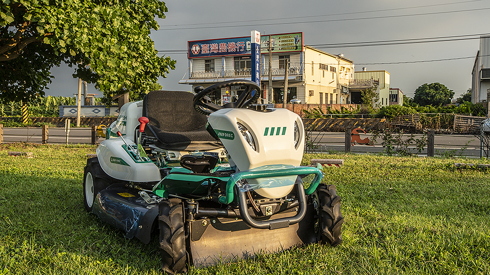 日本OREC 983H乘坐式割草機.敝行備有全新體驗車，歡迎蒞臨鑑賞試乘